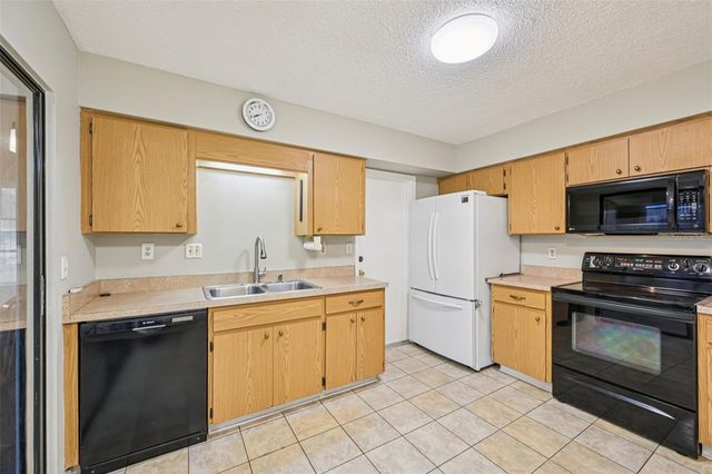 201 STONEHOUSE COURT, Sun City Center, FL 33573