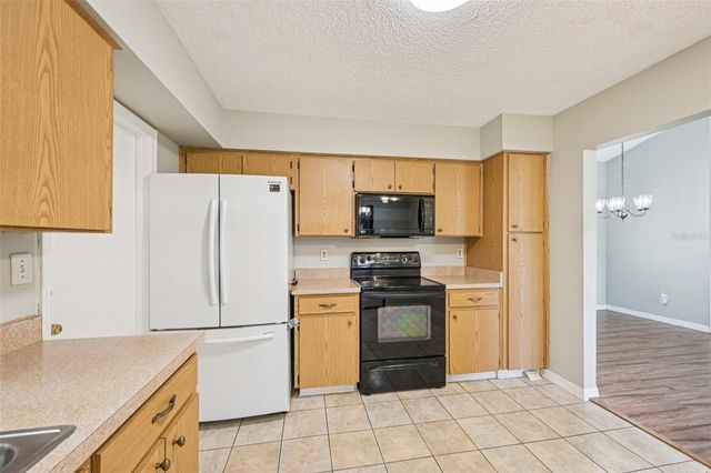 201 STONEHOUSE COURT, Sun City Center, FL 33573