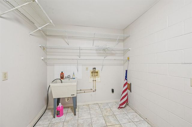 201 STONEHOUSE COURT, Sun City Center, FL 33573