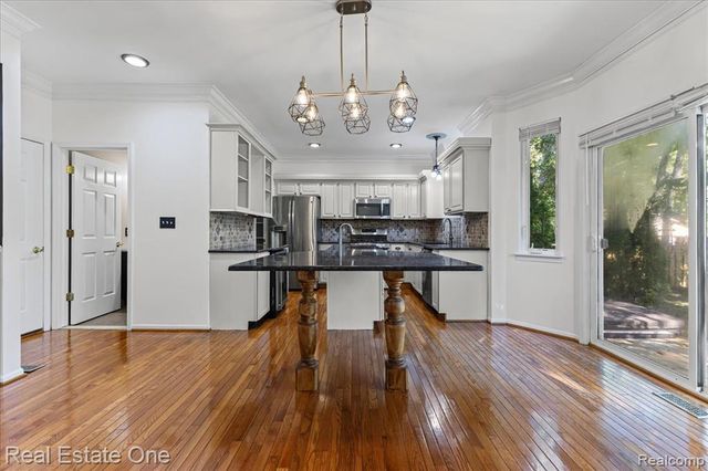 2475 Horace Street, West Bloomfield, MI 48324