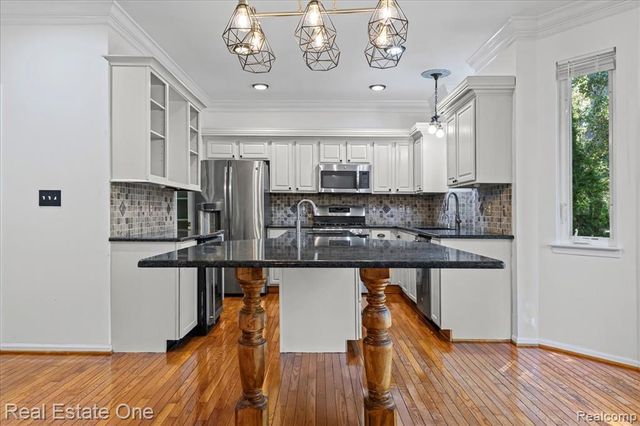 2475 Horace Street, West Bloomfield, MI 48324