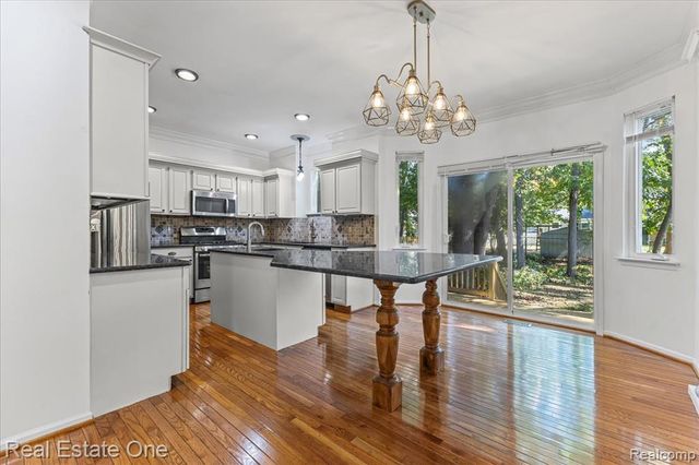 2475 Horace Street, West Bloomfield, MI 48324