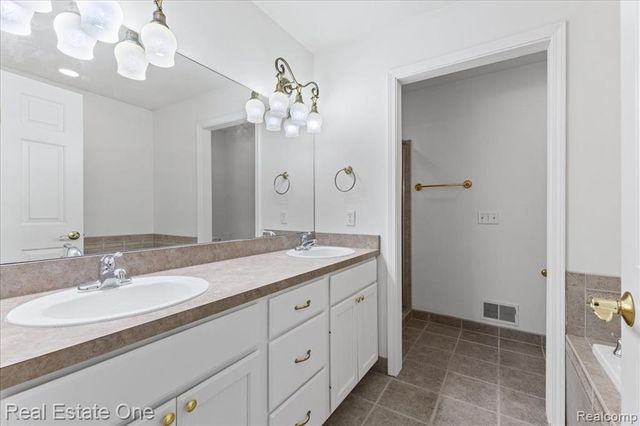 2475 Horace Street, West Bloomfield, MI 48324