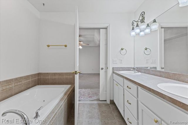 2475 Horace Street, West Bloomfield, MI 48324