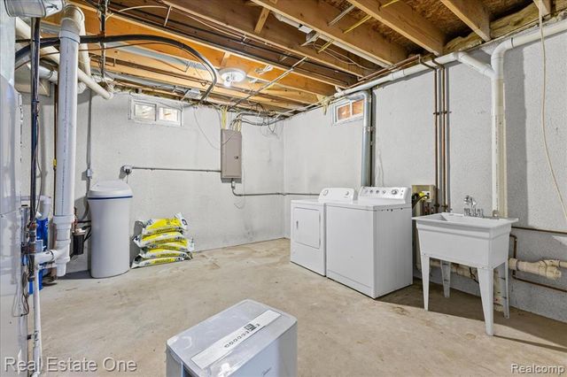 2475 Horace Street, West Bloomfield, MI 48324