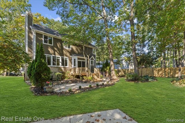 2475 Horace Street, West Bloomfield, MI 48324