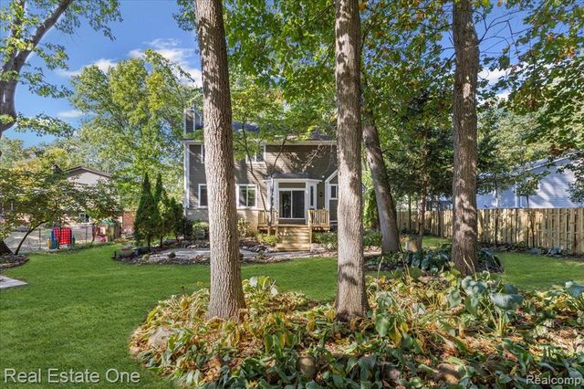 2475 Horace Street, West Bloomfield, MI 48324