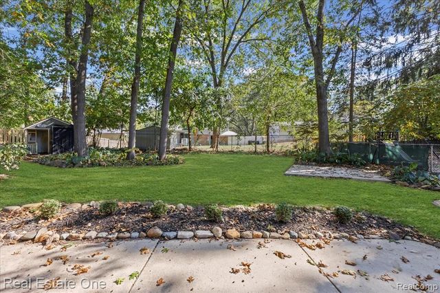 2475 Horace Street, West Bloomfield, MI 48324