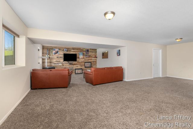 9334 Shaner Avenue, Rockford, MI 49341