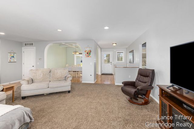 9334 Shaner Avenue, Rockford, MI 49341