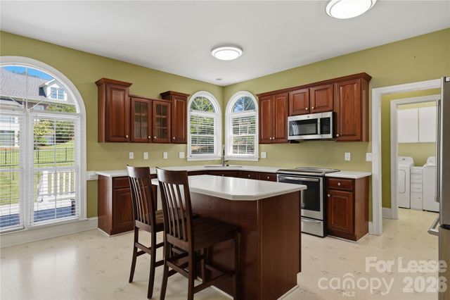 182 E Tattersall Drive, Statesville, NC 28677