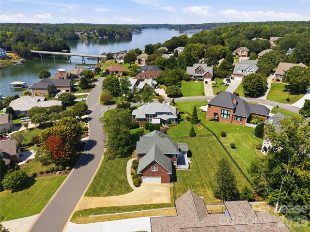 182 E Tattersall Drive, Statesville, NC 28677
