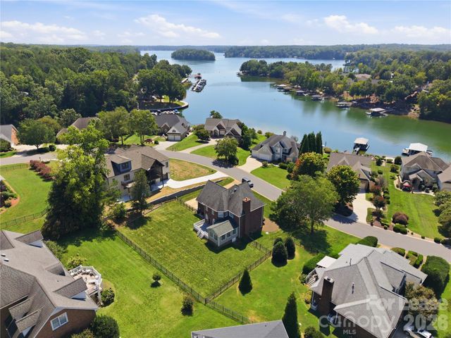 182 E Tattersall Drive, Statesville, NC 28677