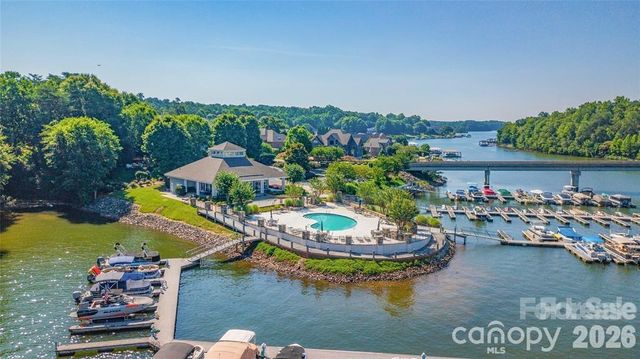 182 E Tattersall Drive, Statesville, NC 28677