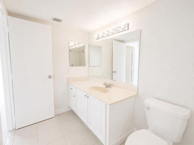 711 N Pine Island Road 204, Plantation, FL 33324