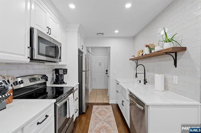 555 Riverside Avenue 12, Rutherford, NJ 07070