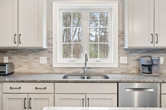 44 Sheffield Street, Windham, NH 03087