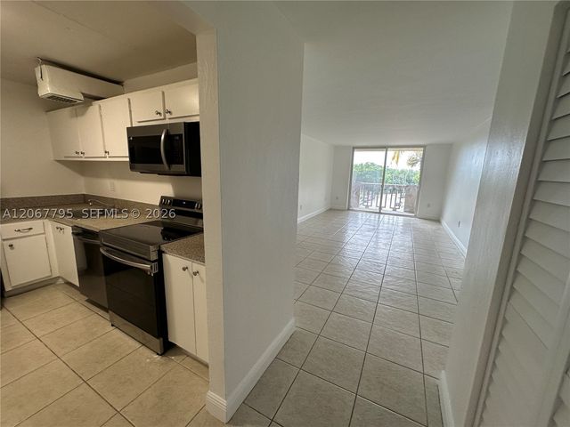 1800 Sans Souci Blvd 426, North Miami, FL 33181