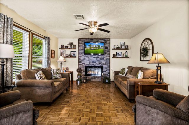 234 Mayhaw, Onalaska, TX 77360