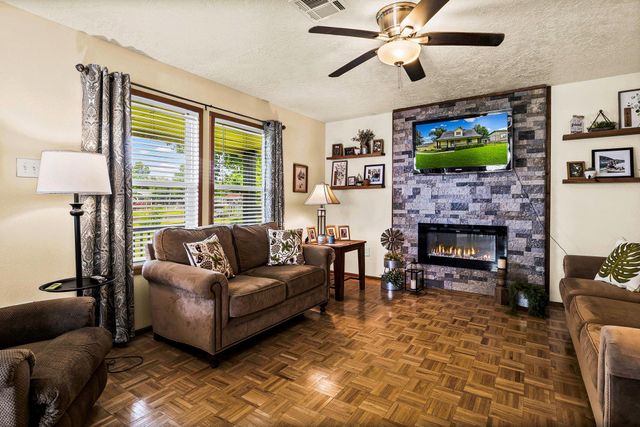 234 Mayhaw, Onalaska, TX 77360