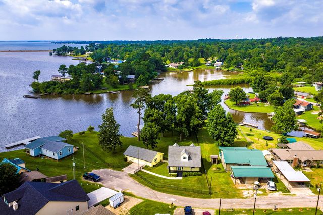 234 Mayhaw, Onalaska, TX 77360