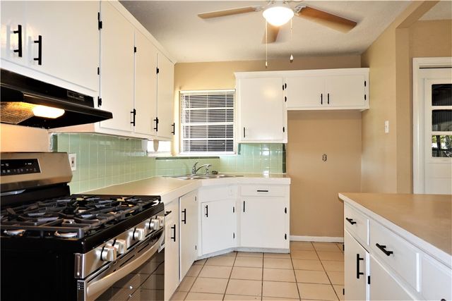 114 Acacia Arch St, Portland, TX 78374