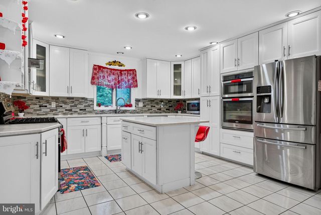 13 WILDERNESS DR, Voorhees, NJ 08043