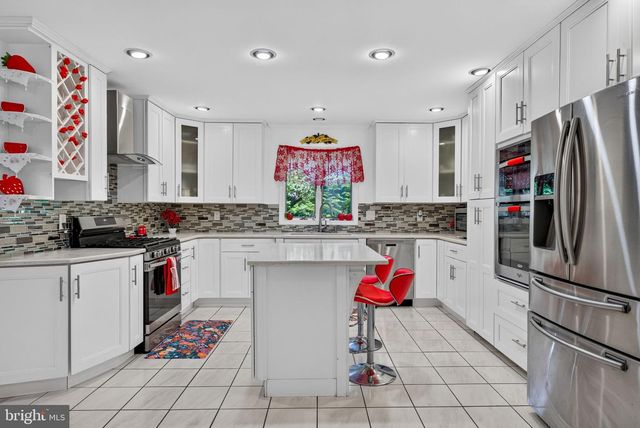 13 WILDERNESS DR, Voorhees, NJ 08043