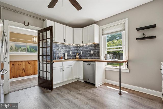 32 W CENTRAL AVE, Paoli, PA 19301