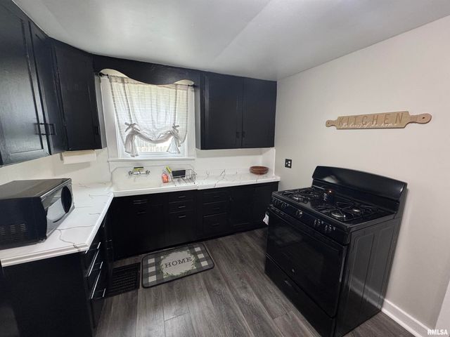 803 S 13TH Street, Pekin, IL 61554