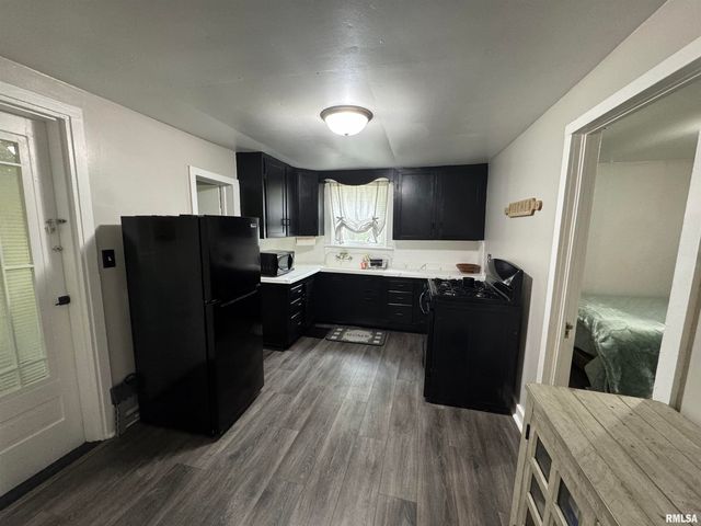 803 S 13TH Street, Pekin, IL 61554