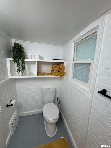 803 S 13TH Street, Pekin, IL 61554