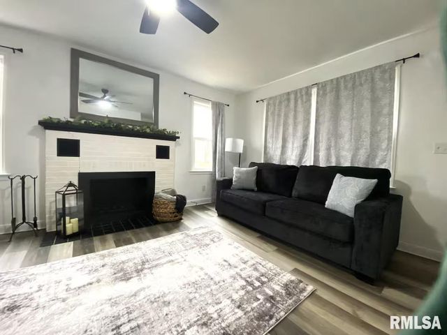 803 S 13TH Street, Pekin, IL 61554