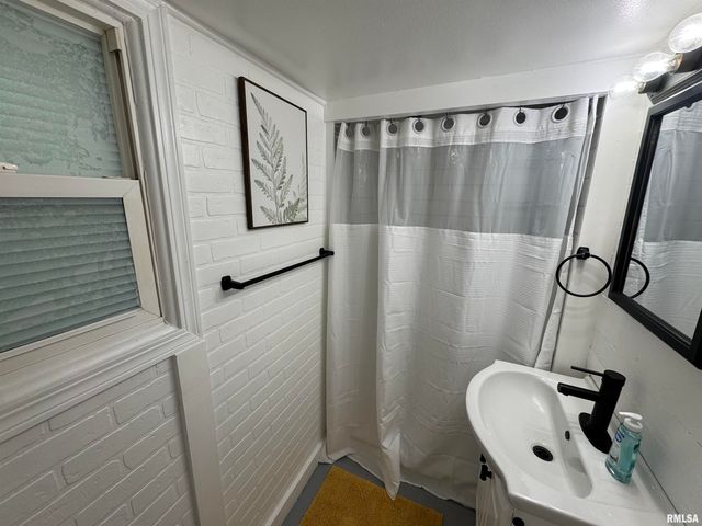 803 S 13TH Street, Pekin, IL 61554