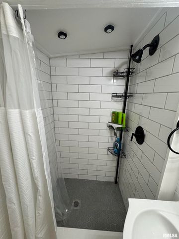 803 S 13TH Street, Pekin, IL 61554