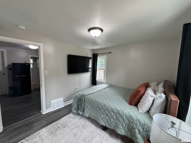 803 S 13TH Street, Pekin, IL 61554