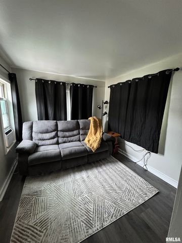 803 S 13TH Street, Pekin, IL 61554