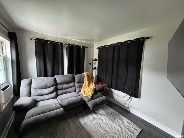 803 S 13TH Street, Pekin, IL 61554