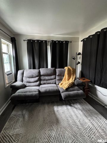 803 S 13TH Street, Pekin, IL 61554