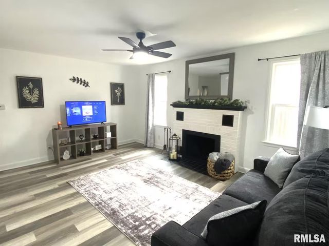 803 S 13TH Street, Pekin, IL 61554