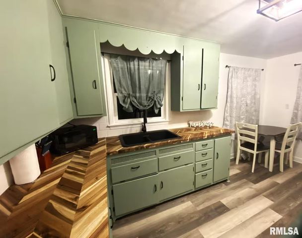 803 S 13TH Street, Pekin, IL 61554