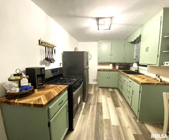 803 S 13TH Street, Pekin, IL 61554