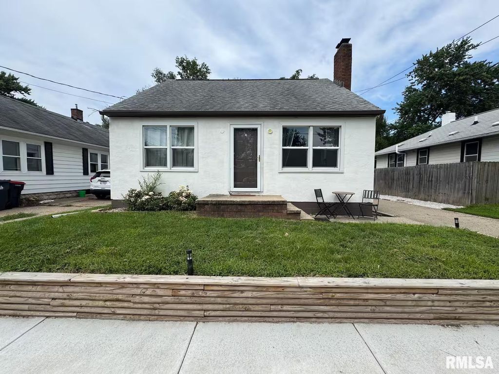 803 S 13TH Street, Pekin, IL 61554
