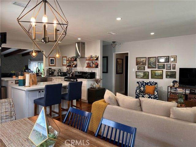 6110 E Walton, Long Beach, CA 90815