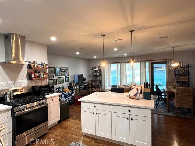 6110 E Walton, Long Beach, CA 90815