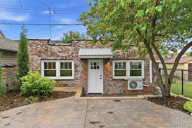 5310 Shaw Avenue, St Louis, MO 63110