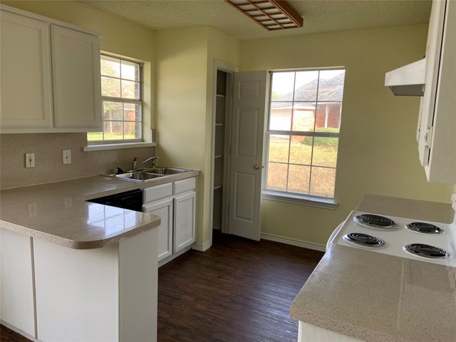816 Brittany Drive, Denton, TX 76209