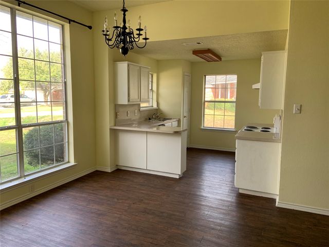 816 Brittany Drive, Denton, TX 76209