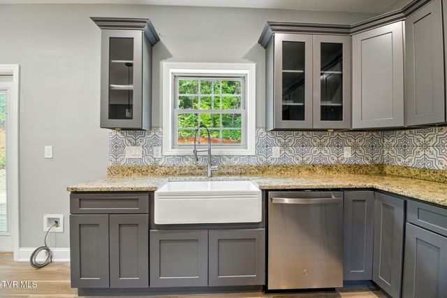 2720 Hodges Ferry Road, Kodak, TN 37764