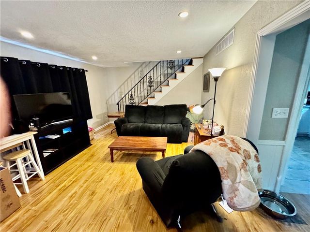 10804 E 31st Street S, Independence, MO 64052